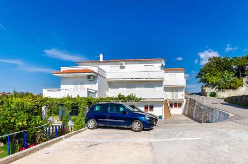 Apartments Pela