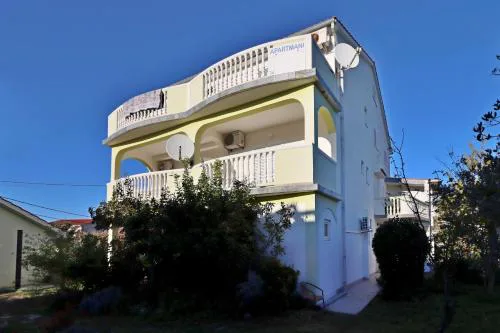 Apartments with parking space Lopar, Rab - 21732