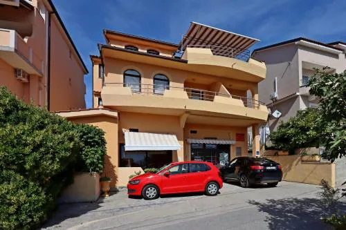 Apartments with parking space Lopar, Rab - 21808