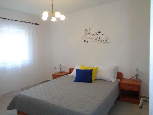 Two-Bedroom Apartment Lopar near Sea 2