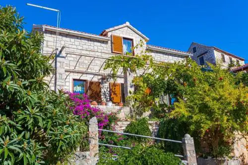 Holiday house with a parking space Lozisca, Brac - 15444