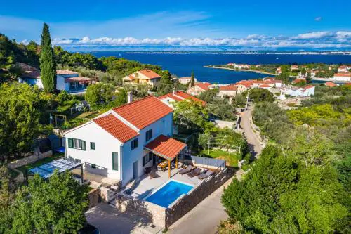 Holiday Home 4200-1 for 8 Pers in Lukoran