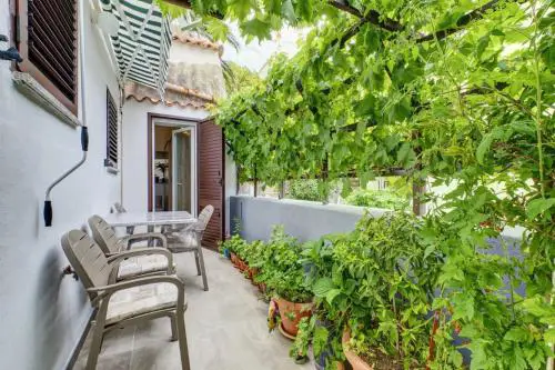 Apartment Dani 1 cozy stay with balcony & city view