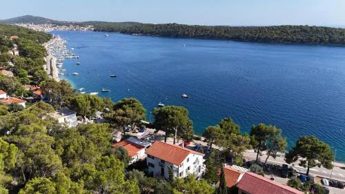Apartments and rooms by the sea Mali Losinj (Losinj) - 10420