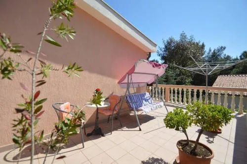 Franka 1 Apartment with terrace near the Beach, Artatore Mali Lošinj