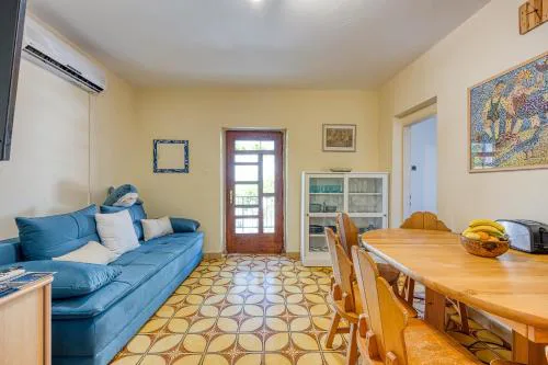 Old Bay Leave Town Apartment - Happy Rentals