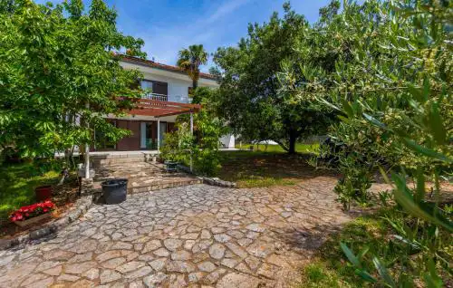 1 Bedroom Nice Apartment In Malinska