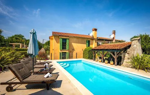 3 Bedroom Beautiful Home In Malinska