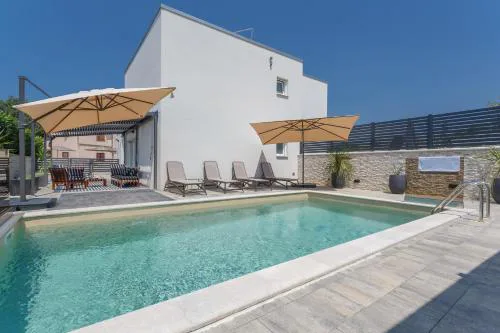 Apartment BARBARA with private pool