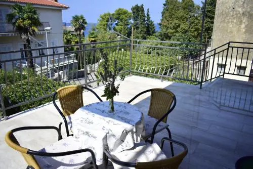 Apartments Maestral