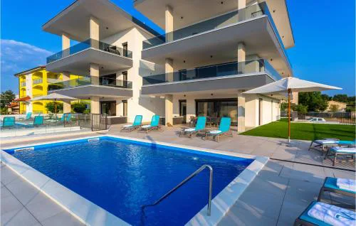 Nice Apartment In Malinska With Jacuzzi
