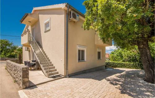 Cozy Apartment In Malinska Dubasnica