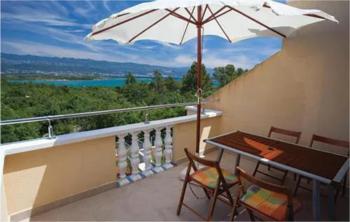 Gorgeous Apartment In Malinska