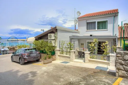 Holiday House Mar