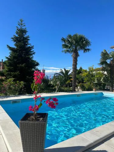 Holiday House Serenity