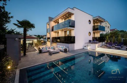 Luxury Apartments in Villa Curiera