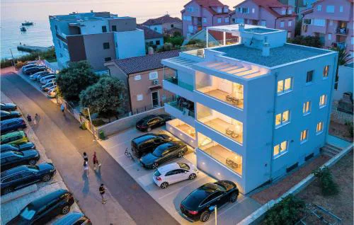 2 Bedroom Amazing Apartment In Mandre