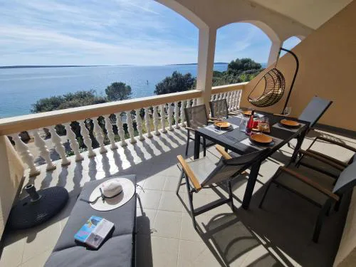 Comfortable family apt Iris 20m from beach in Mandre