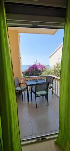 Cozy family apt Iris only 20m from the beach in Mandre