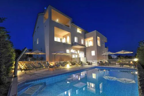 Deluxe Villa No.10 - Rooms & Apartments