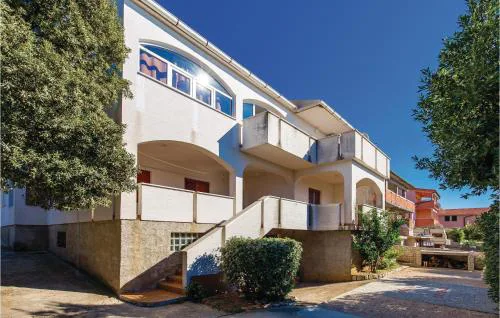 Lovely Apartment In Mandre With Wifi