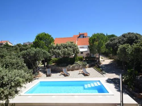 Quaint holiday home in Mandre with private garden