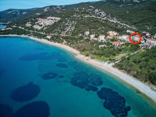 Ferienhaus ADRIENNE 100m vom Strand in Miholascica auf der Insel Cres
