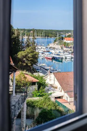 Heated Pool Villa, Sea View, 4 Bedrooms, Near Beach, Milna Bay