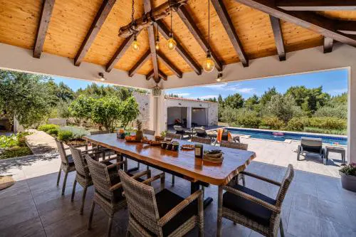 Luxury Villa Nature with heated private pool, sauna & fire pit, a short walk to the beach