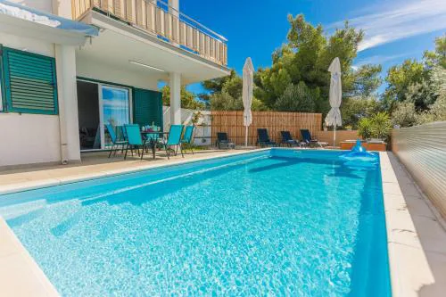 NONO JURE-Private Pool , Sauna & Jacuzzi