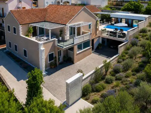 Villa TM with private heated pool, poolhouse & private garage
