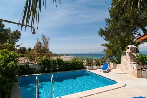 Exclusive Beachfront Villa with Pool for 8 at Island Brač