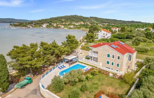 Awesome Apartment In Mrljane