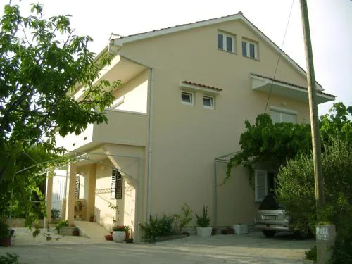 Apartments with parking space Palit, Rab - 4957
