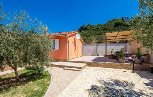 Awesome Home In Mundanije With Wifi