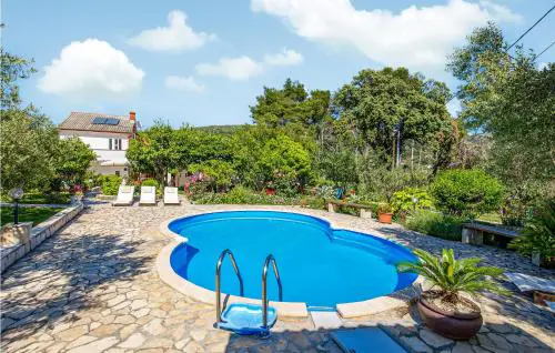 Nice Apartment In Mundanije With Wifi