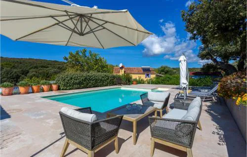 2 Bedroom Lovely Home In Punta Kriza