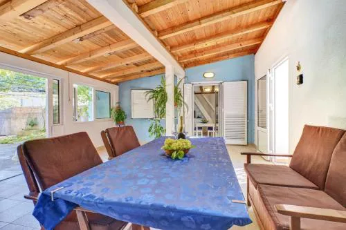 Cozy apartment ANALIA near beautiful beach