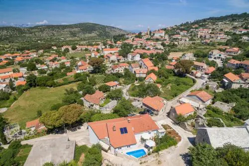 Family friendly house with a swimming pool Nerezisca, Brac - 20132