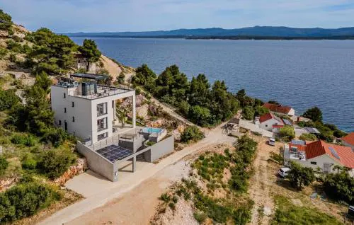 Villa Ovation