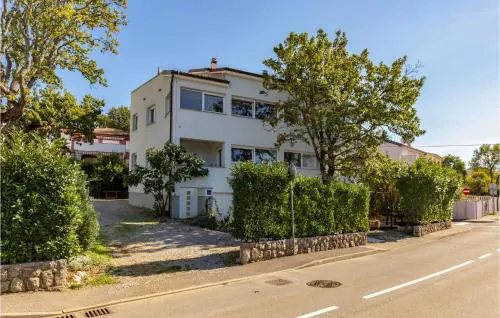2 Bedroom Amazing Apartment In Njivice