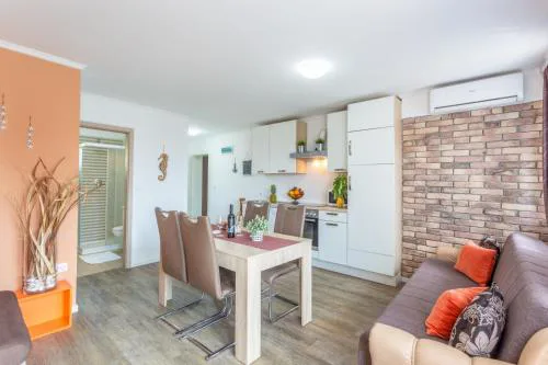 Apartment in Njivice with sea view, balcony, air conditioning, WiFi (4930-1)