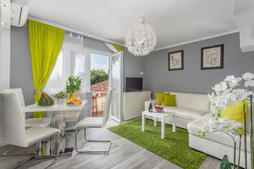 Apartment in Njivice with sea view, balcony, air conditioning, WiFi (4930-2)