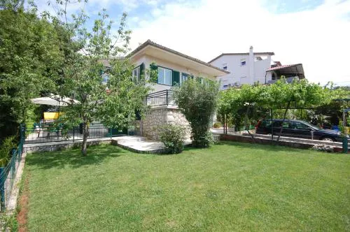 Apartments by the sea Njivice, Krk - 21323