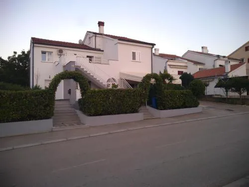 Apartments with parking space Njivice, Krk - 14932