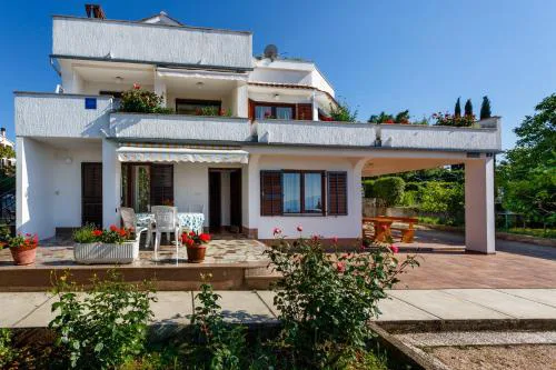 Apartments with parking space Njivice, Krk - 20501