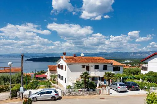 Apartments with parking space Njivice, Krk - 20505