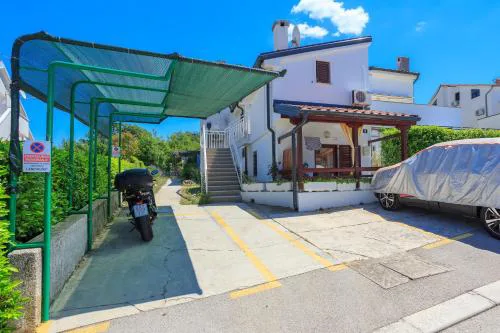 Apartments with parking space Njivice - Krk - 20542