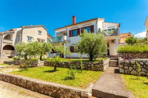 Apartments with parking space Njivice, Krk - 20548