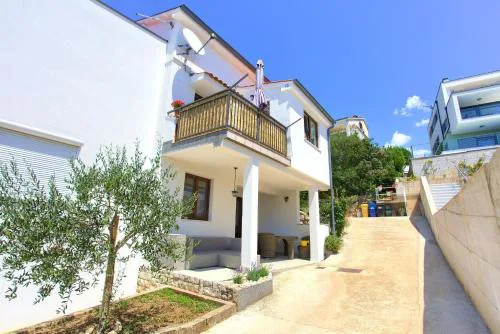 Apartments with parking space Njivice, Krk - 20898